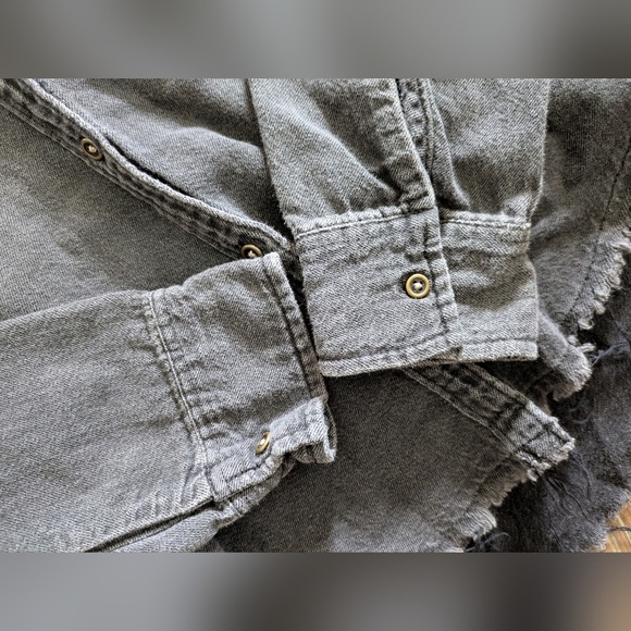 Hollister Black Button Up Long Sleeve Collared Denim Over Shirt Distressed XS - Picture 5 of 8